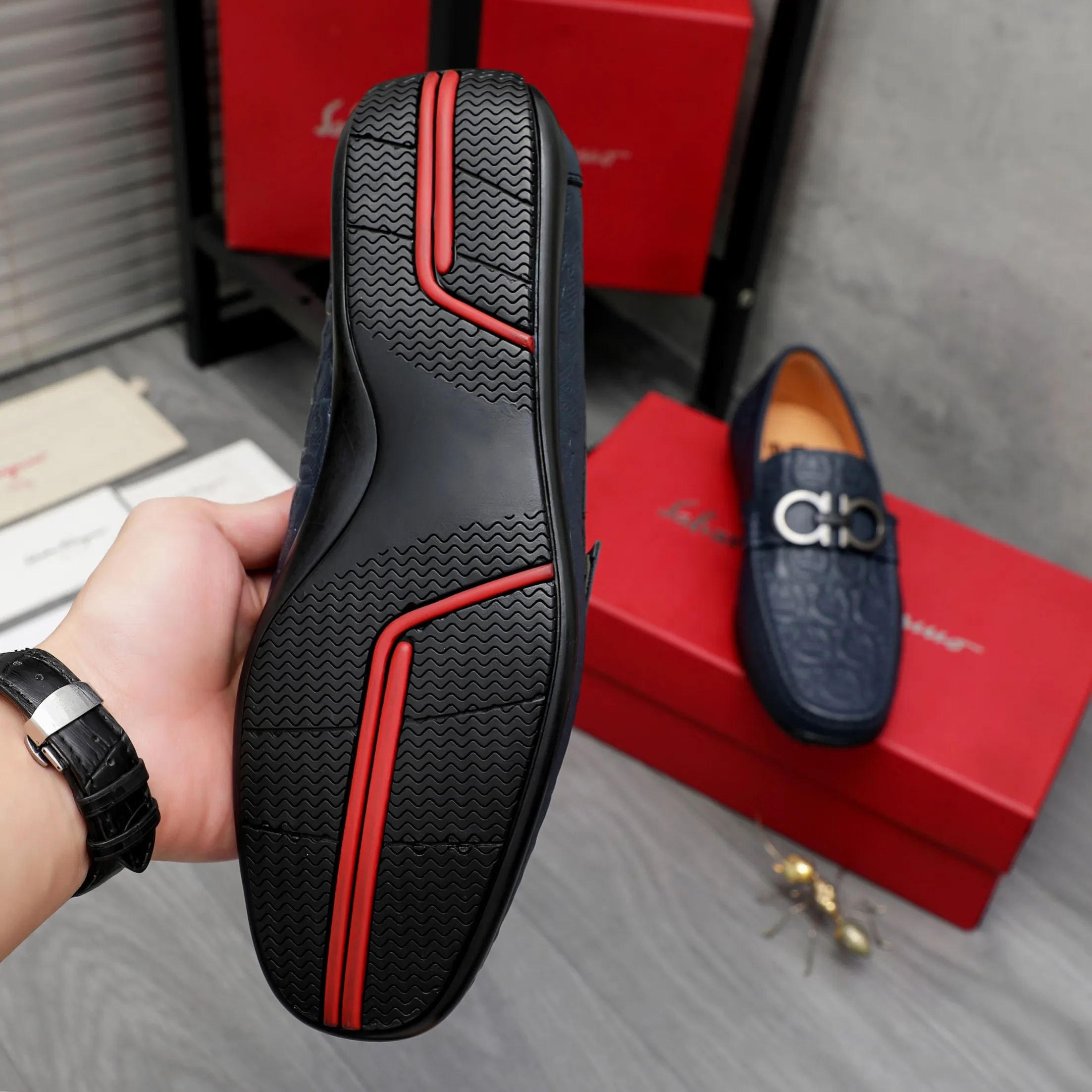 Men's shoes 💰380 Product trademark: Ferragamo "Ferragamo" casual slip-on shoes Regular size: 38-45 (45. Customized, non-returnable) Product materials: Selected embossed cowhide upper, pigskin lining, rubber outsole